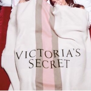 🪷5 for $25🪷  Victoria’s Secret Limited Edition throw blanket